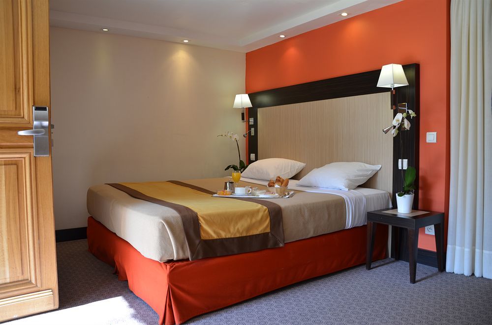 Hotel Du Cheval Blanc - Paris Marne La Vallee Disneyland Paris Exterior photo